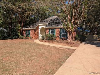 45 Honeysuckle Court, Wetumpka, AL 36093