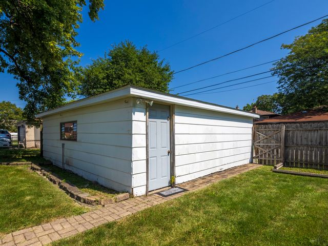 17519 Community Street, Lansing, IL 60438