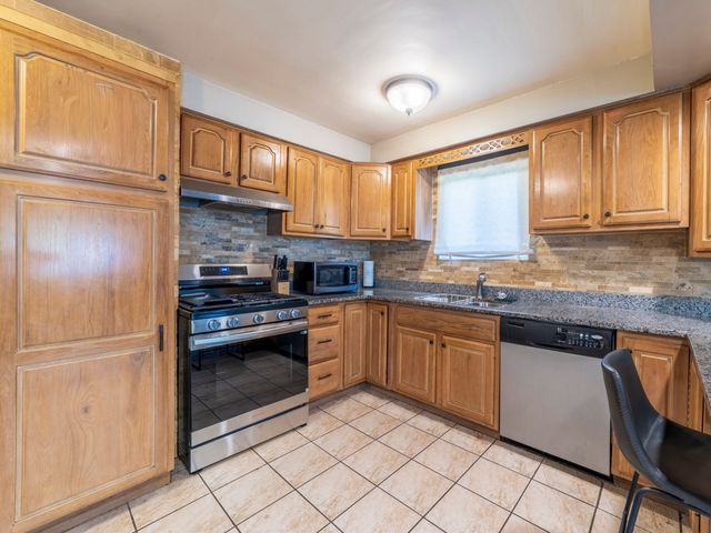 17519 Community Street, Lansing, IL 60438