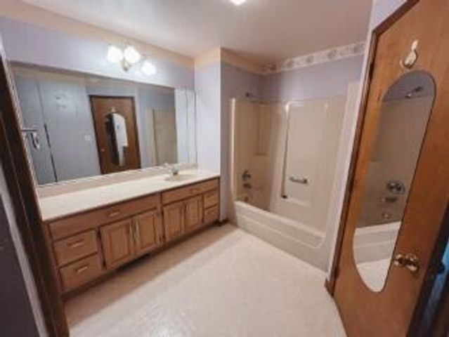 207 E Joliet Street, Schererville, IN 46375