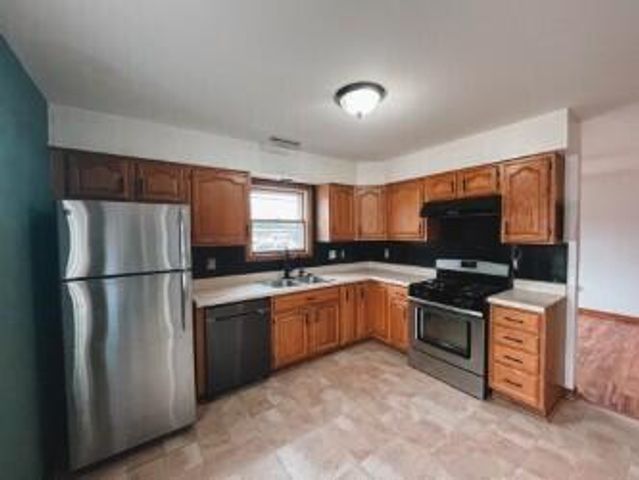 207 E Joliet Street, Schererville, IN 46375