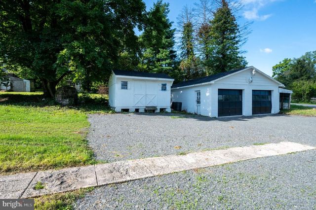 1236 E MAIN ST, Douglassville, PA 19518