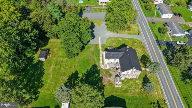 1236 E MAIN ST, Douglassville, PA 19518