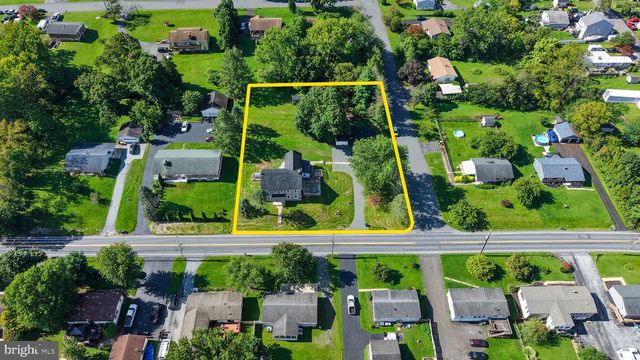1236 E MAIN ST, Douglassville, PA 19518