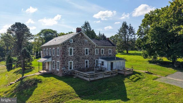 1236 E MAIN ST, Douglassville, PA 19518