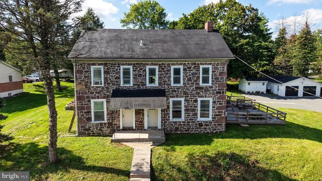 1236 E MAIN ST, Douglassville, PA 19518