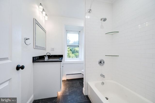 1236 E MAIN ST, Douglassville, PA 19518
