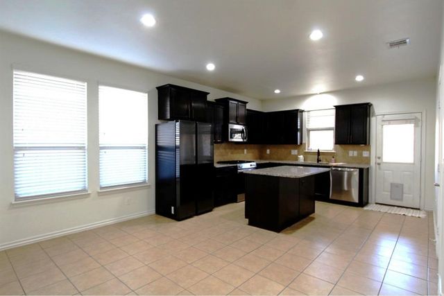 4008 Millers Creek Lane, Mustang, OK 73064