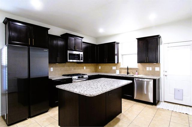 4008 Millers Creek Lane, Mustang, OK 73064