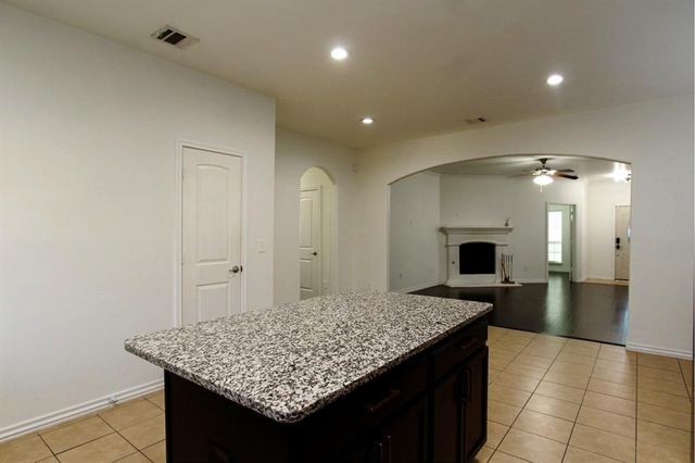 4008 Millers Creek Lane, Mustang, OK 73064