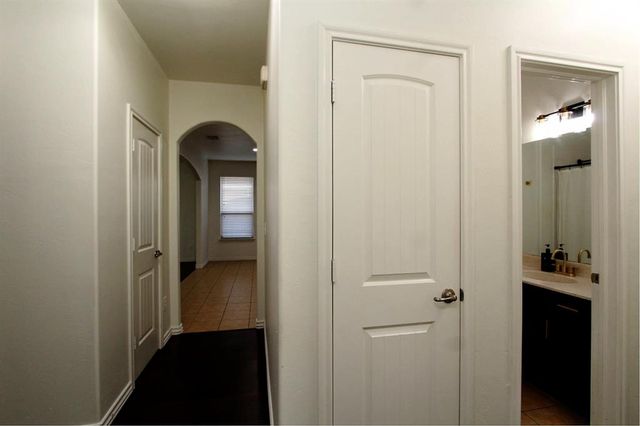 4008 Millers Creek Lane, Mustang, OK 73064