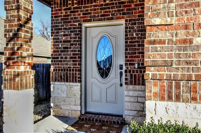 4008 Millers Creek Lane, Mustang, OK 73064