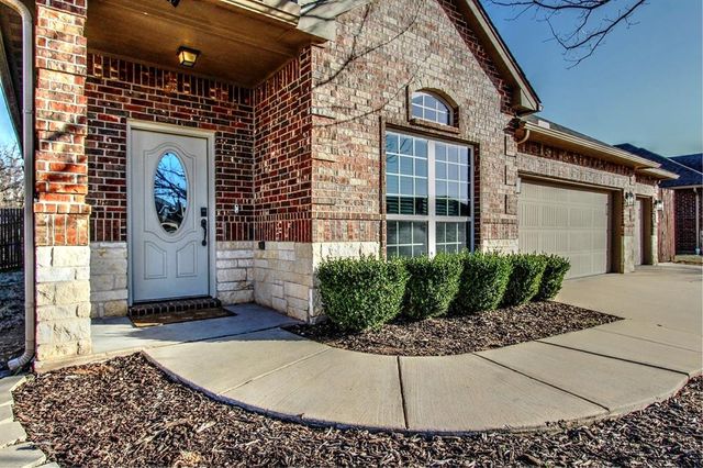 4008 Millers Creek Lane, Mustang, OK 73064