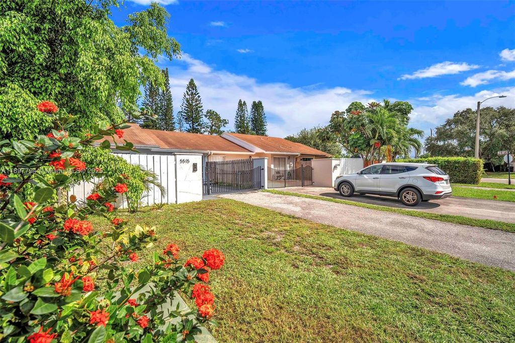 5515 Biscayne Dr, Green Acres, FL 33463