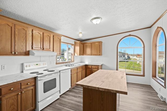 3502 Midsummer Lane, Northville, MI 48167