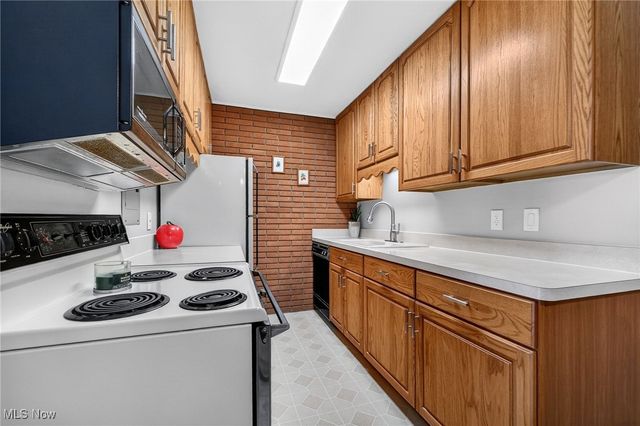 5721 Som Center Road 18, Solon, OH 44139