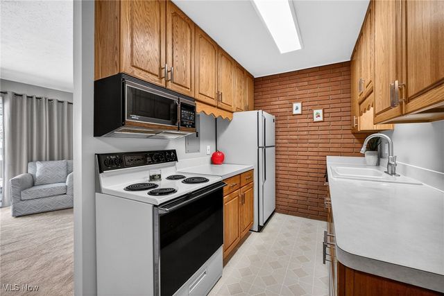 5721 Som Center Road 18, Solon, OH 44139