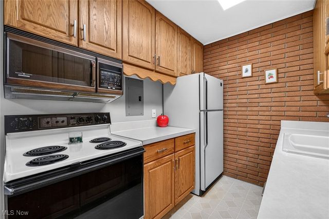 5721 Som Center Road 18, Solon, OH 44139