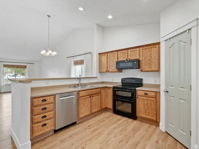 8569 S SUNRISE OAK DR, West Jordan, UT 84081