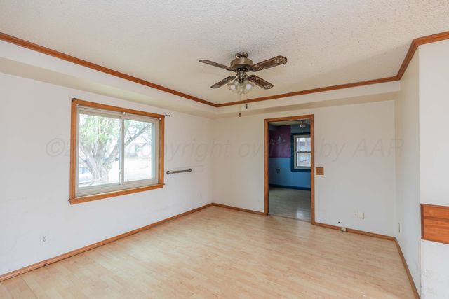 200 S Wall Street, Shamrock, TX 79079