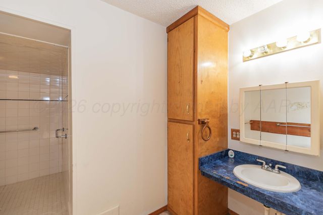 200 S Wall Street, Shamrock, TX 79079