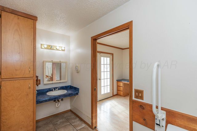 200 S Wall Street, Shamrock, TX 79079