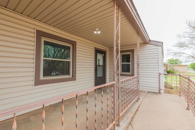 200 S Wall Street, Shamrock, TX 79079