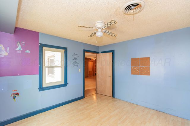 200 S Wall Street, Shamrock, TX 79079