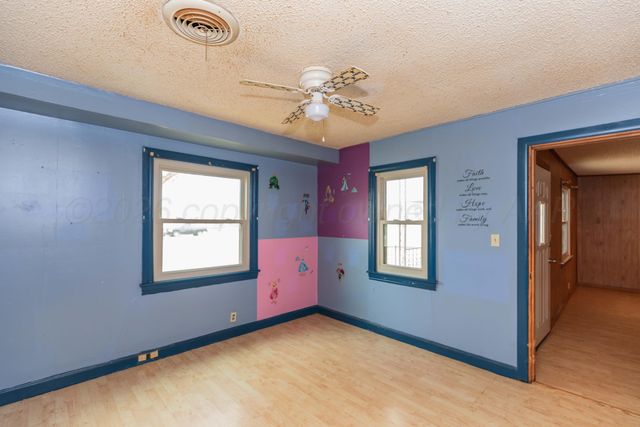 200 S Wall Street, Shamrock, TX 79079