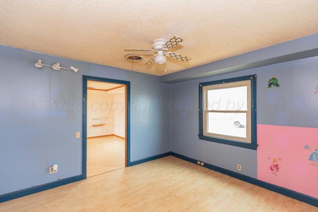 200 S Wall Street, Shamrock, TX 79079