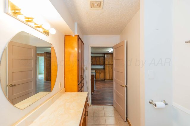 200 S Wall Street, Shamrock, TX 79079