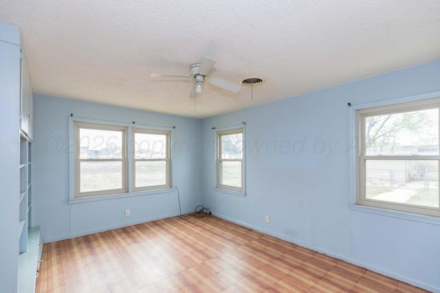 200 S Wall Street, Shamrock, TX 79079