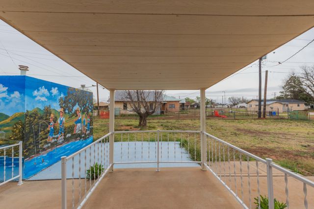 200 S Wall Street, Shamrock, TX 79079