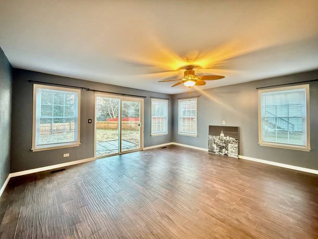 433 Gloria Lane 433, Oswego, IL 60543