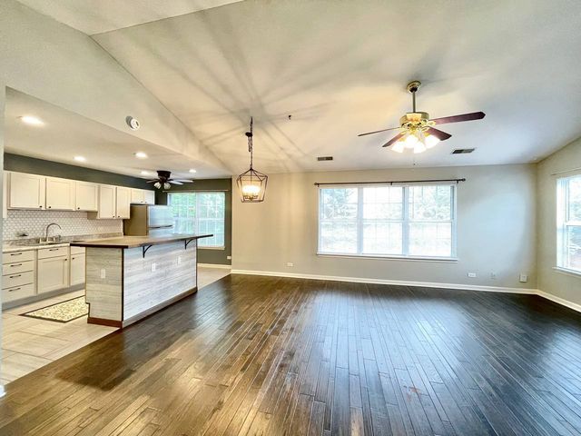 433 Gloria Lane 433, Oswego, IL 60543