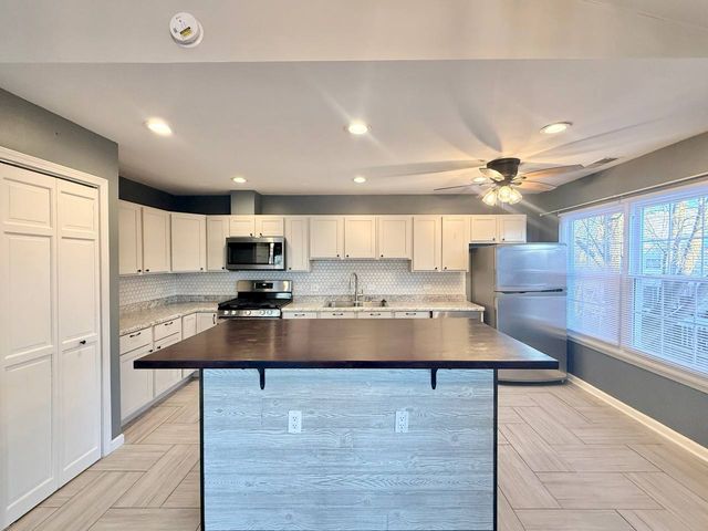 433 Gloria Lane 433, Oswego, IL 60543