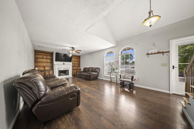 106 Hidden Forest Ln, La Vergne, TN 37086