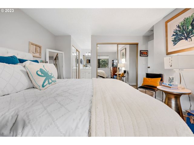 30 Crestfield Ct, Lake Oswego, OR 97035