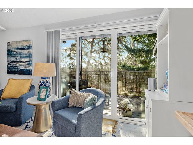 30 Crestfield Ct, Lake Oswego, OR 97035