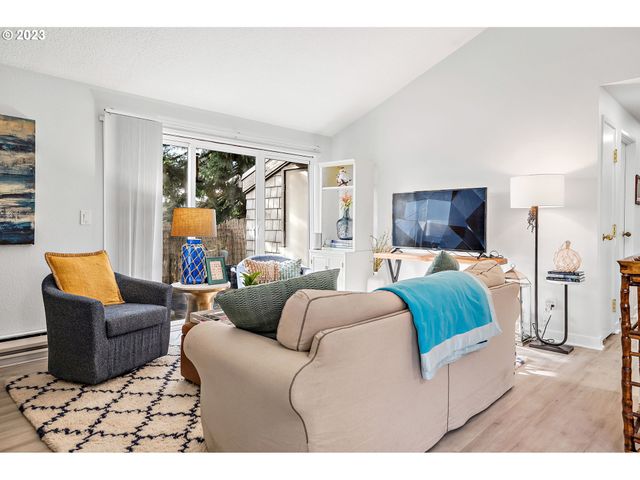 30 Crestfield Ct, Lake Oswego, OR 97035