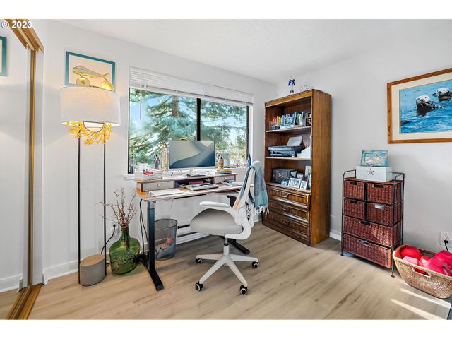 30 Crestfield Ct, Lake Oswego, OR 97035