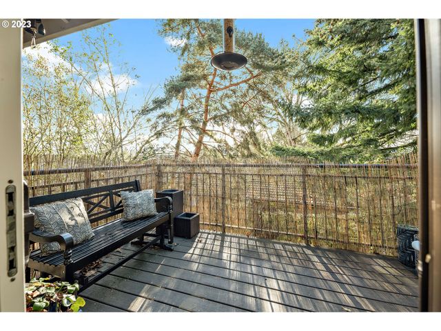 30 Crestfield Ct, Lake Oswego, OR 97035
