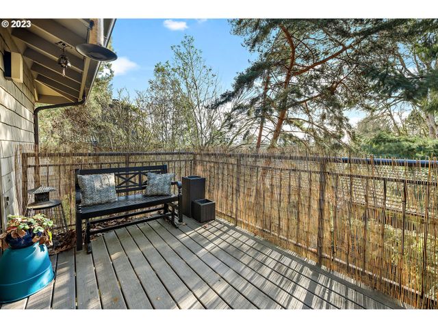 30 Crestfield Ct, Lake Oswego, OR 97035