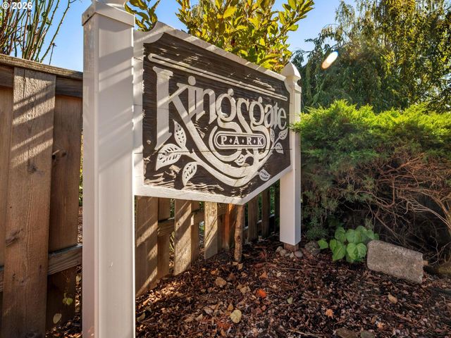 30 Crestfield Ct, Lake Oswego, OR 97035