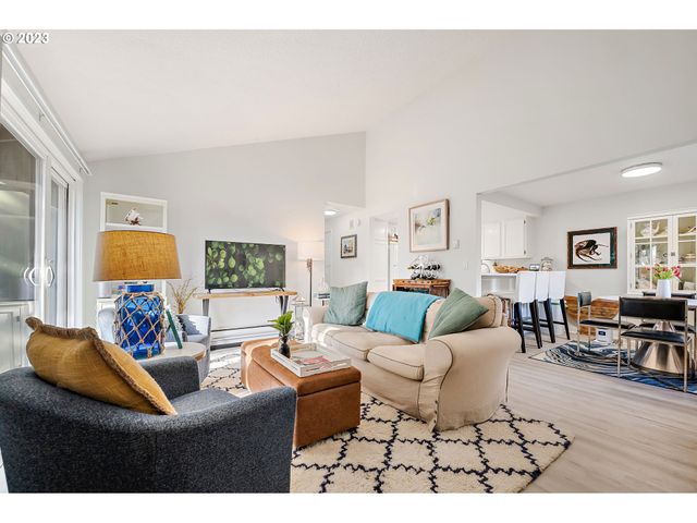 30 Crestfield Ct, Lake Oswego, OR 97035