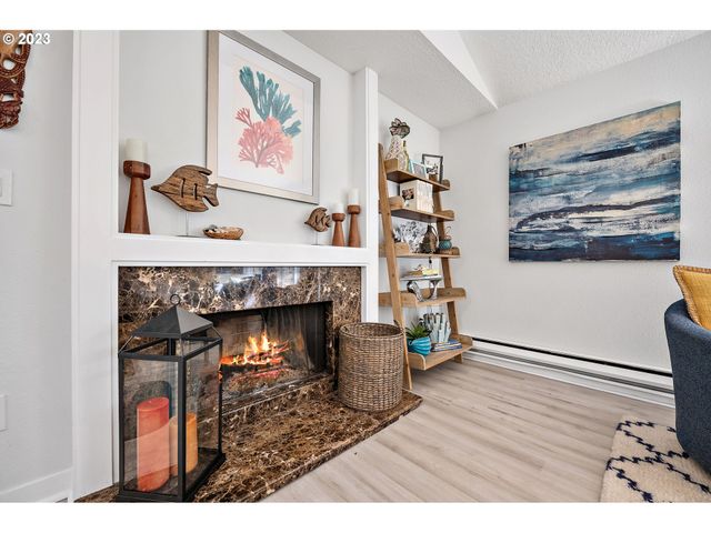 30 Crestfield Ct, Lake Oswego, OR 97035