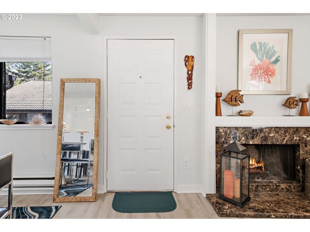30 Crestfield Ct, Lake Oswego, OR 97035