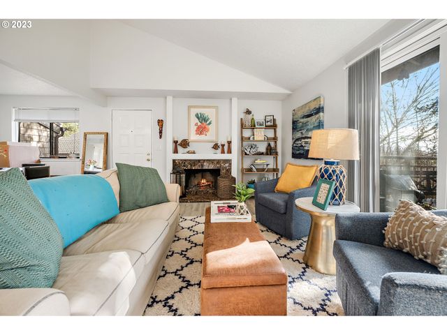 30 Crestfield Ct, Lake Oswego, OR 97035