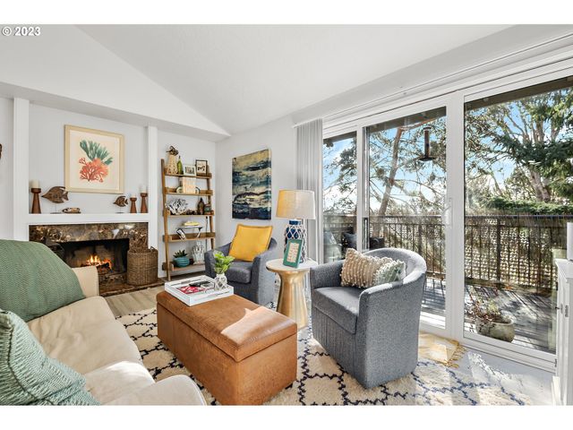 30 Crestfield Ct, Lake Oswego, OR 97035