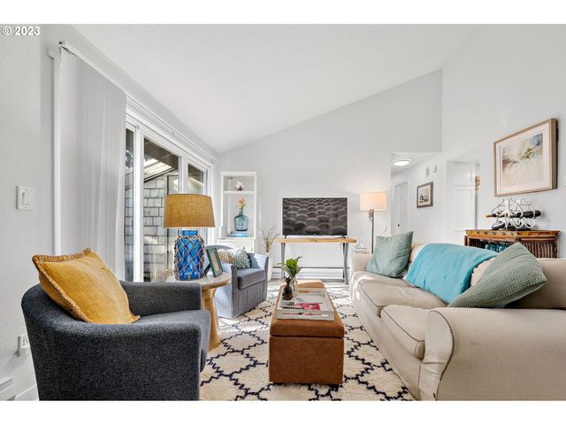 30 Crestfield Ct, Lake Oswego, OR 97035